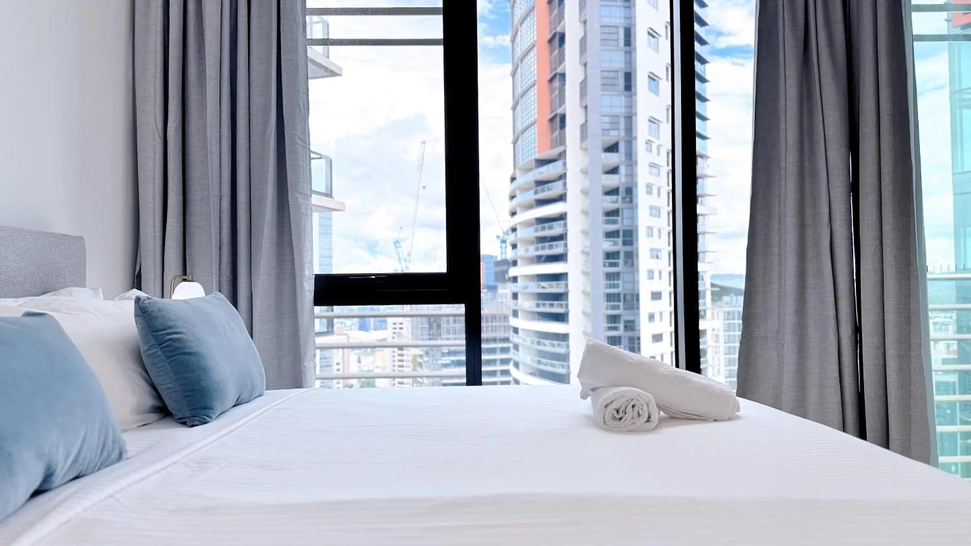 The Luxe At Queen Street River View Apartment Brisbane