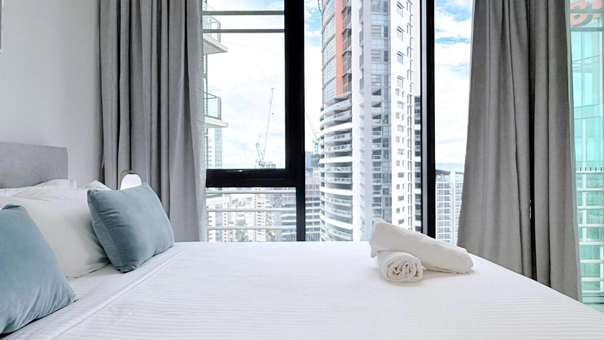 The Luxe At Queen Street River View Apartment Brisbane